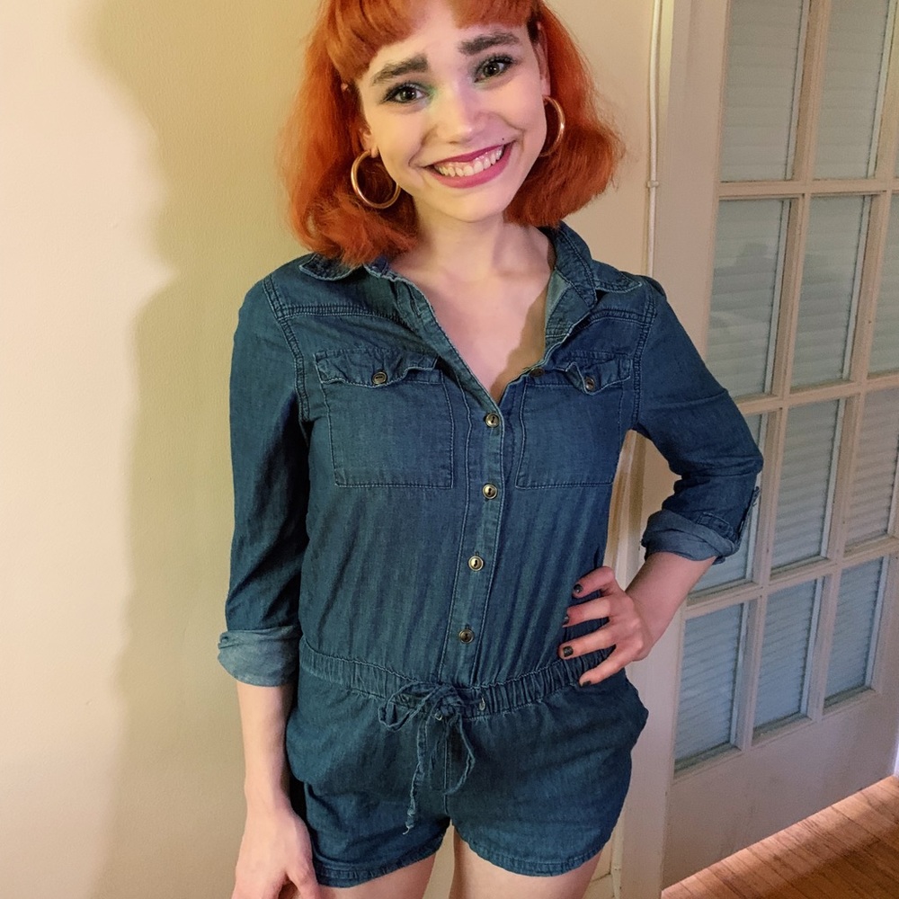 Cute jean romper with buttons + a tie in the front